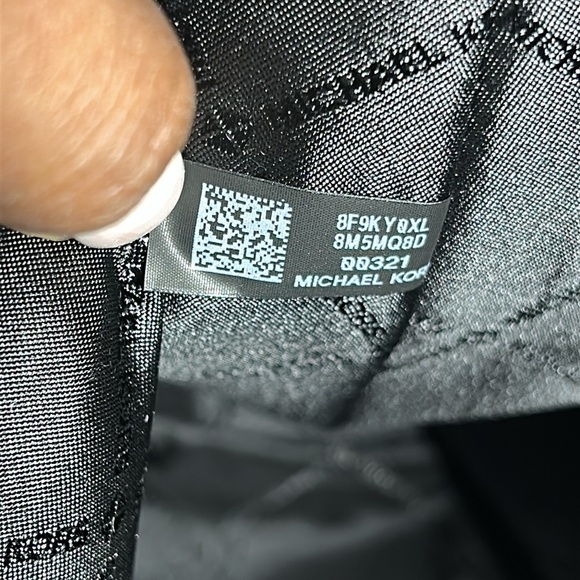 Michael Kors Maeve Hobo Cream and Black Shoulder Bag - Picture 10 of 14